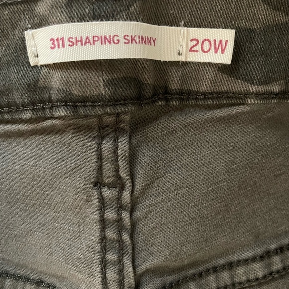 Women’s plus size Levi’s - Picture 5 of 5